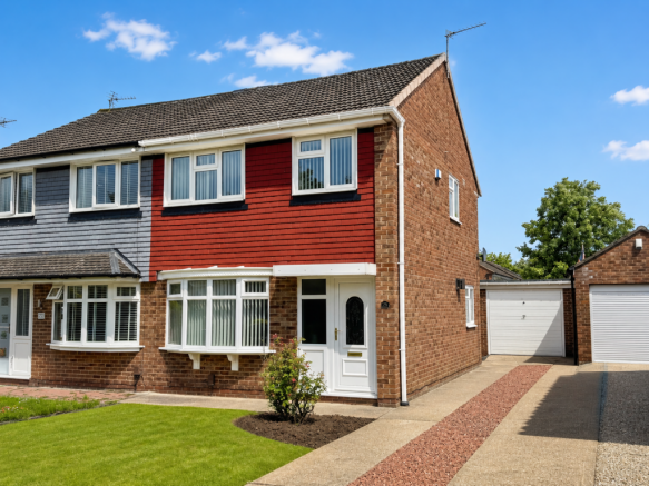 3 bed property, in Campion Grove, £180,000