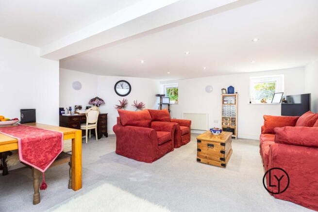 1 bed property, in 2 Durrant Road, £190,000