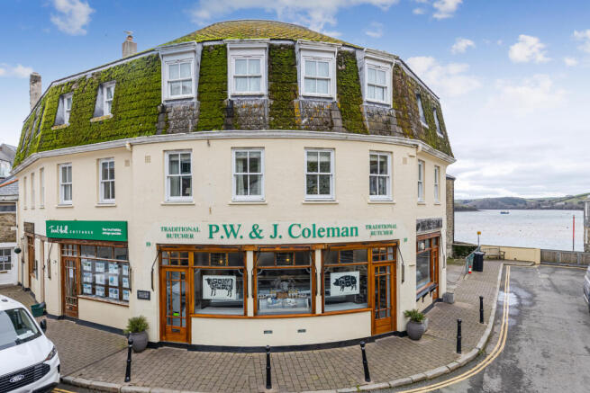 2 bed property, in Fore Street, £395,000