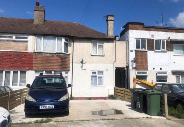 2 bed property, in 17 Burnham Crescent, £40,000