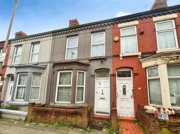 4 bed property, in Kelso Road, £180,000
