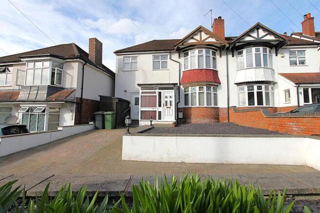 3 bed property, in Stourbridge Road, £290,000