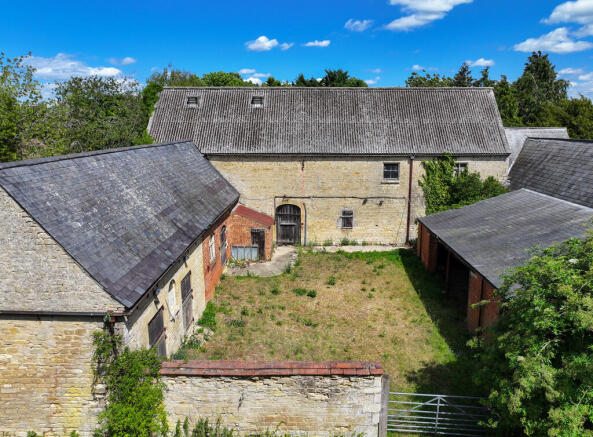 5 bed property, in Barn Conversion Opportunity at Bulby, £450,000
