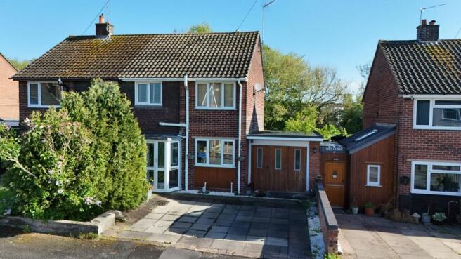 3 bed property, in Masefield Close, £245,000