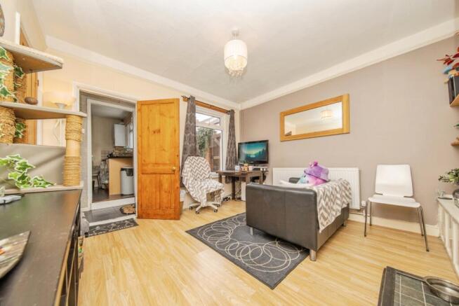 3 bed property, in Newson Street, £200,000