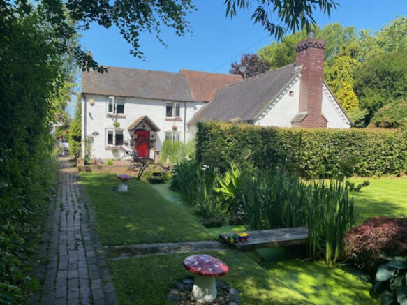 4 bed property, in Efflinch Lane, £900,000