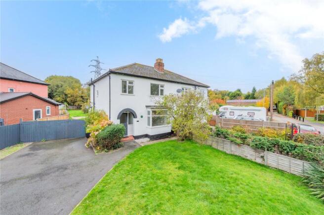 3 bed property, in Sinclair Gardens, £225,000