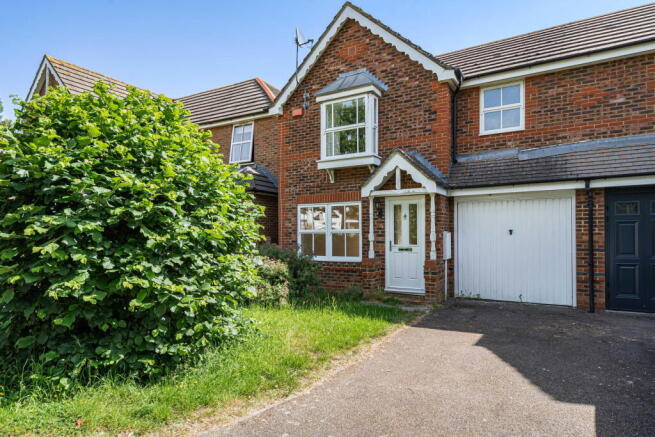 3 bed property, in Scholars Walk, £625,000