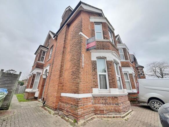 9 bed property, in Hill Lane, £565,000