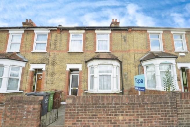 3 bed property, in Ripple Road, £425,000
