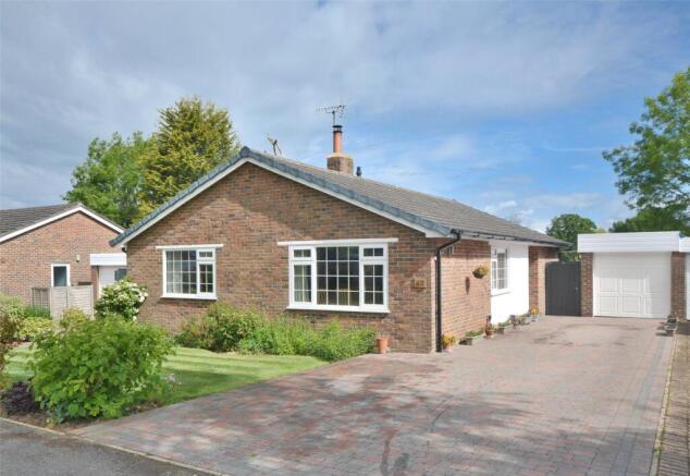 3 bed property, in Martlets, £600,000