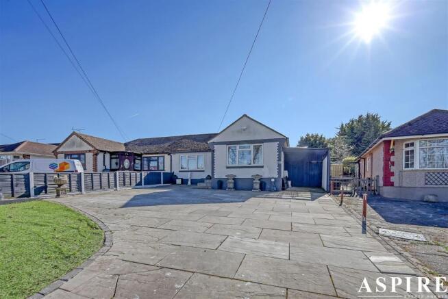 2 bed property, in Eastwood Old Road, £425,000
