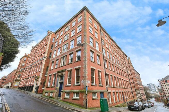 2 bed property, in Stoney Street, £190,000