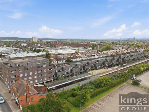 1 bed property, in Poppy Drive, £215,000