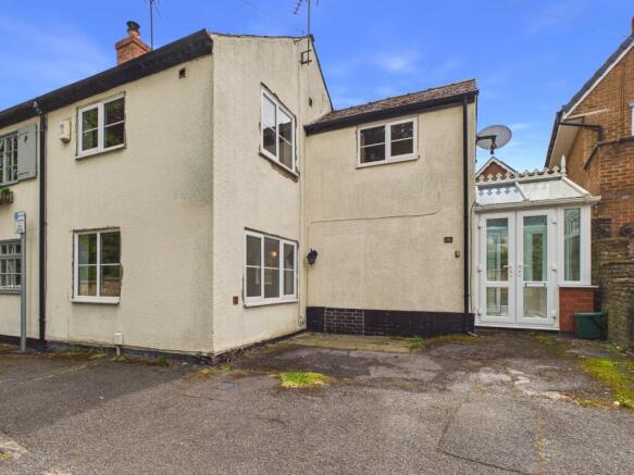 2 bed property, in Park Lane, £225,000