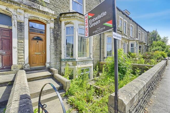 6 bed property, in Colne Road, £200,000