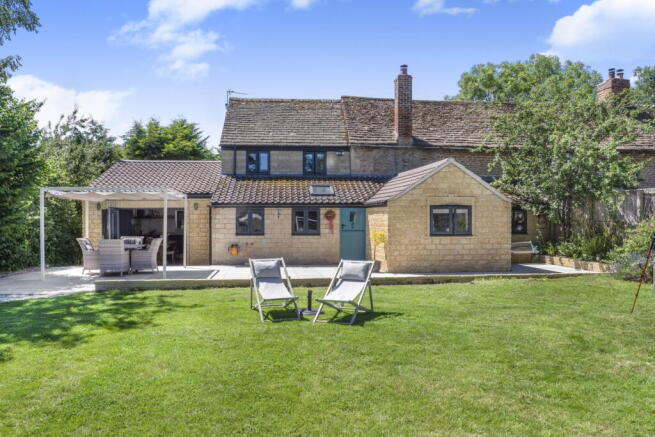 4 bed property, in Westlands Lane, £775,000