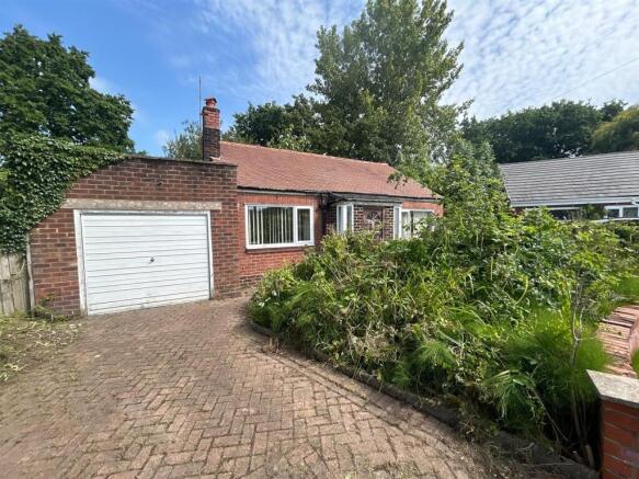 2 bed property, in Shirley Avenue, £250,000