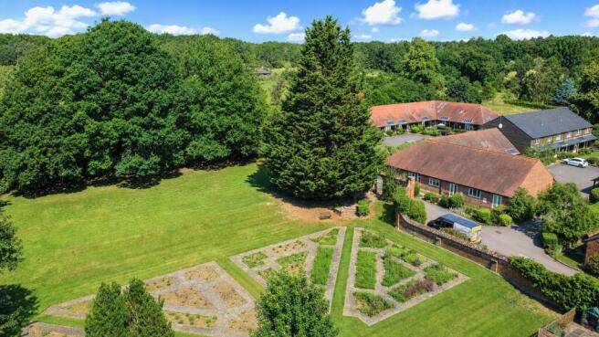 2 bed property, in Broad Oak Manor, £375,000