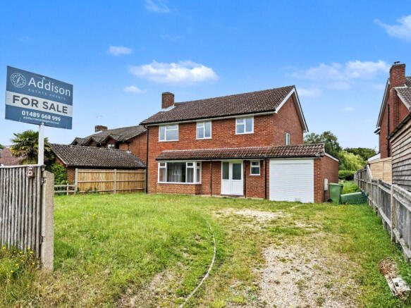 4 bed property, in Holly Hill Lane, £750,000