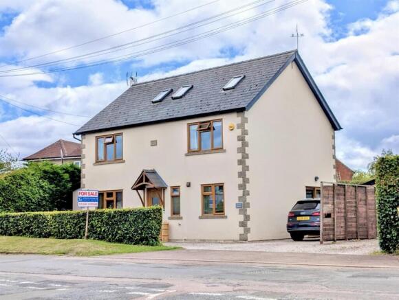 4 bed property, in Kells Road, £425,000
