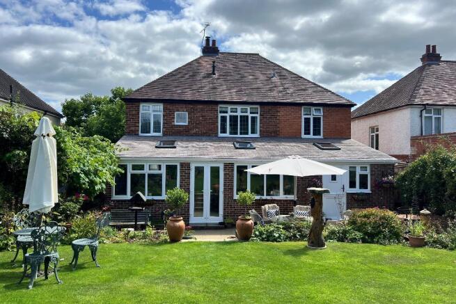 4 bed property, in Hartley Road, £725,000