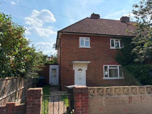 3 bed property, in Woodcote Close, £625,000