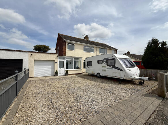 3 bed property, in Ash Tree Road, £325,000