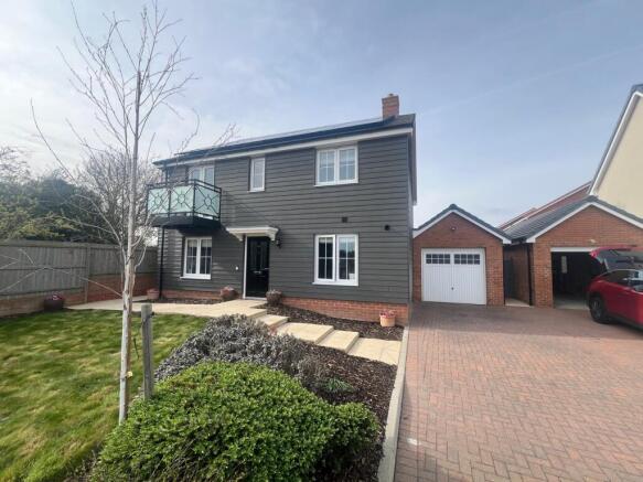 5 bed property, in Skippers Way, £585,000