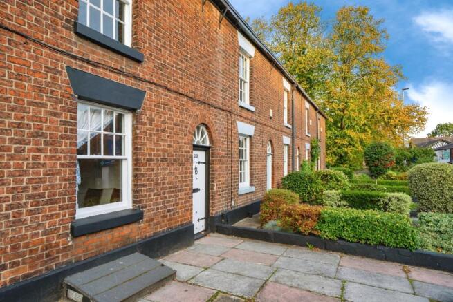 2 bed property, in London Road, £285,000