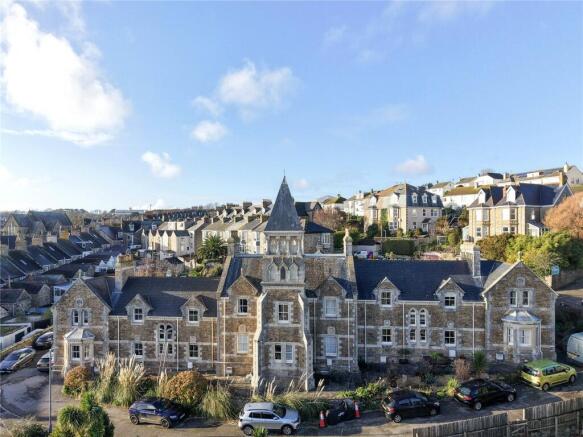 2 bed property, in Coastguard Crescent, £265,000