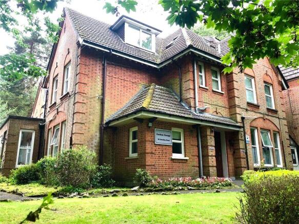 1 bed property, in Carlton Grange, £90,000