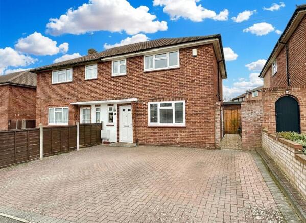 3 bed property, in Cardinal Avenue, £600,000