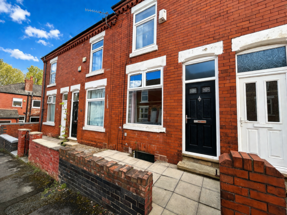 2 bed property, in Cunliffe Street, £250,000