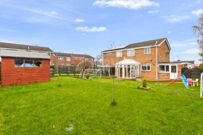 3 bed property, in Priory Crescent, £185,000