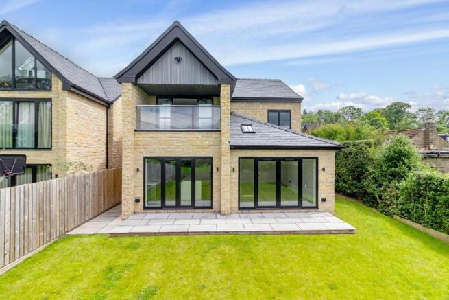 4 bed property, in New Road, £850,000