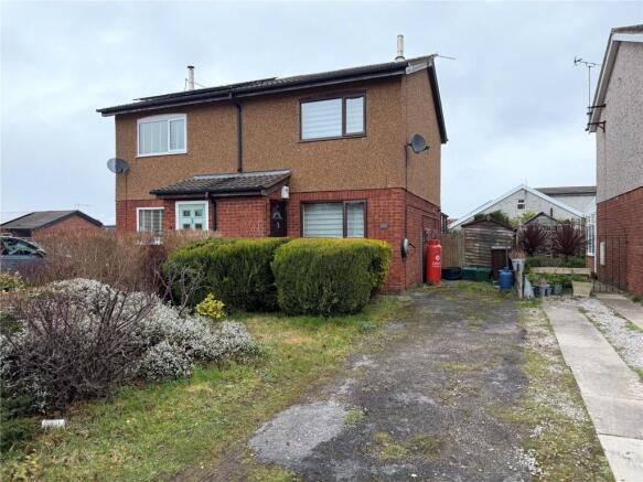 2 bed property, in Rhodfa Wen, £145,000