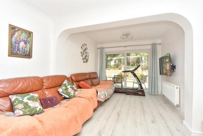 5 bed property, in Windsor Drive, £500,000