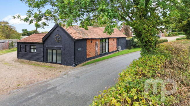 5 bed property, in Church Road, £599,000
