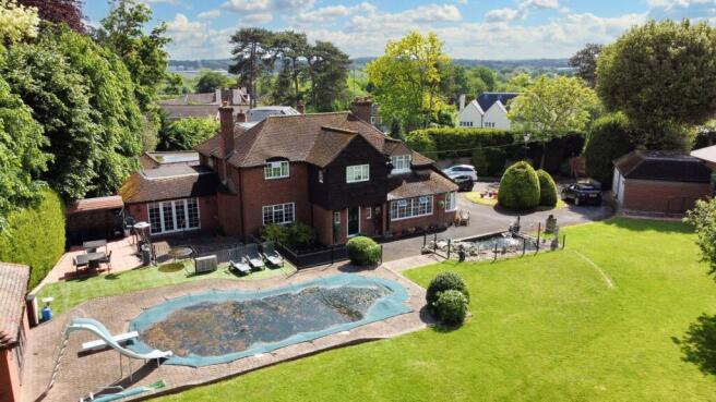 5 bed property, in Yewlands, £1,500,000