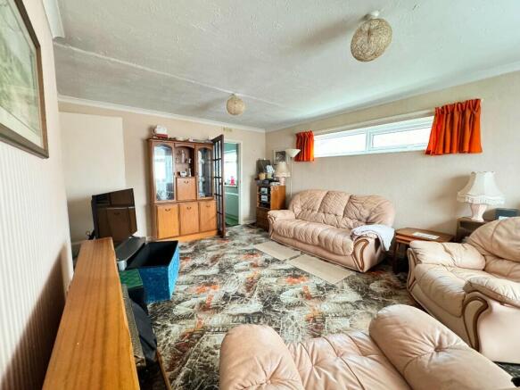 3 bed property, in Fairfield Drive, £250,000