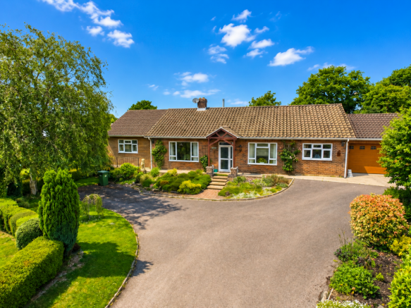 3 bed property, in Eastwood Road, £525,000