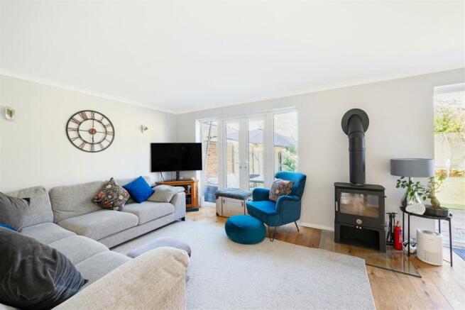 4 bed property, in Shamley Green, £675,000