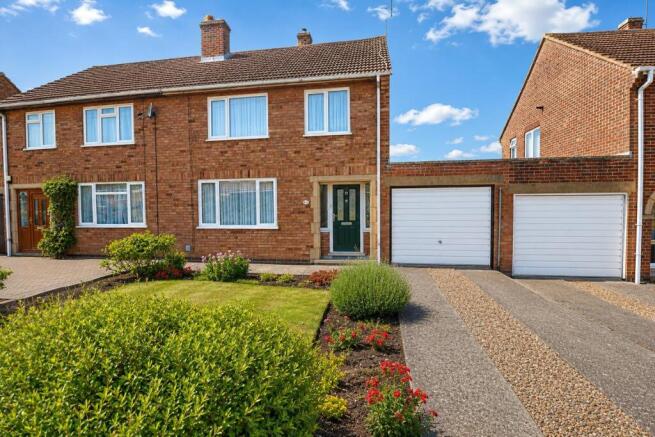 3 bed property, in Manor Road, £300,000
