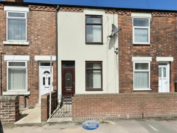 2 bed property, in Sandy Lane, £90,000