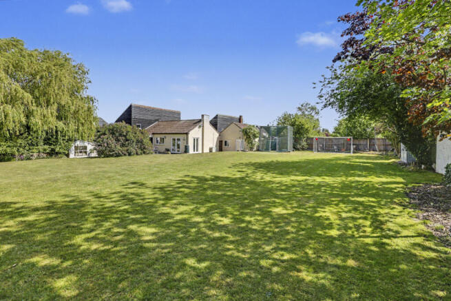 4 bed property, in Reeves Pightle, £750,000