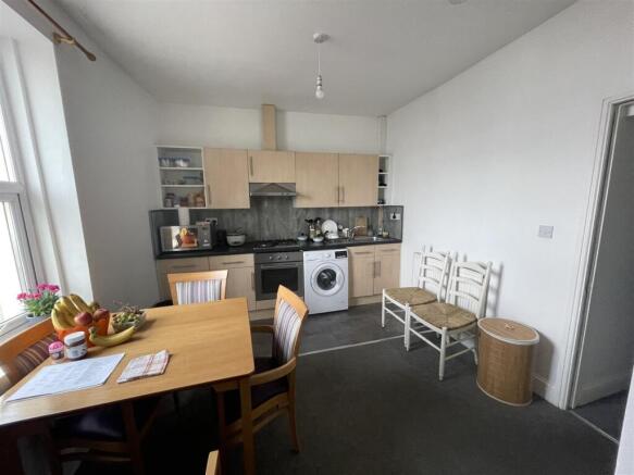 2 bed property, in High Street, £120,000