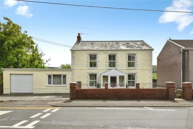 3 bed property, in New Road, £375,000