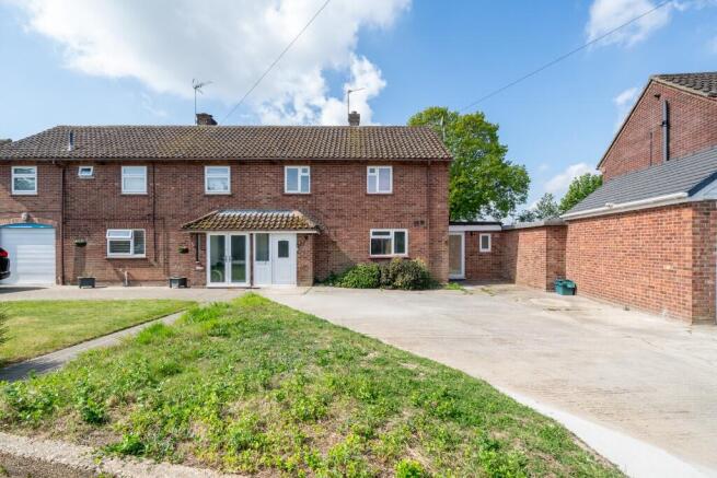 3 bed property, in Hazell Avenue, £350,000