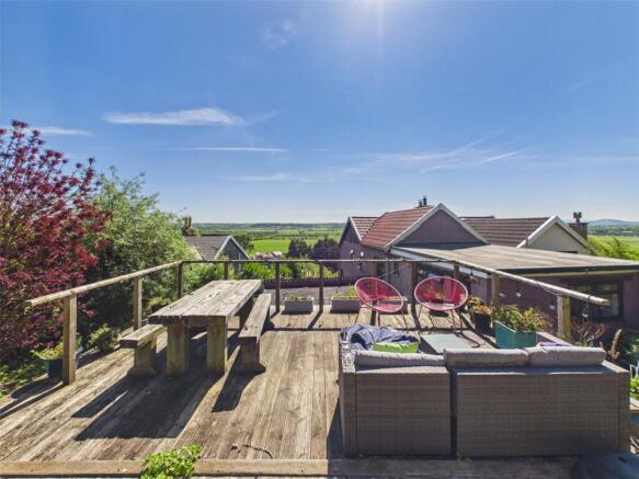 4 bed property, in Hillside, £475,000